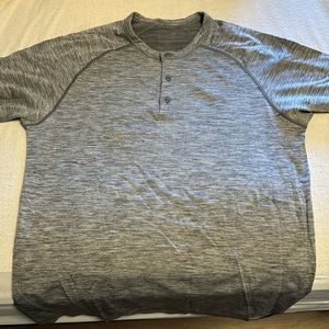 Lululemon Mens Grey Henley Medium LIKE NEW (Smoke Free Home)